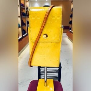 Vintage Louis Vuitton LV Crossbody Walker bag Yellow Vernis